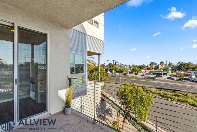 Building Photo - Beautiful three story live/work townhome in Westside Costa Mesa!