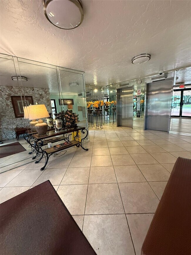 Building Photo - 3091 N Course Dr