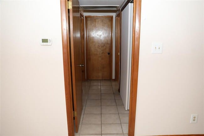 Building Photo - 8619 Putnam Dr