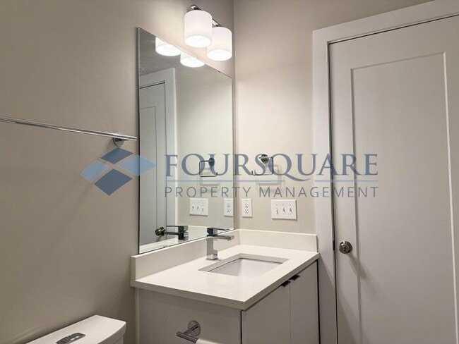 Building Photo - Beautiful  3-Bed / 3.5-Bath End-Unit Townhome with Rooftop Patio, Skyline Views & Climate-Control...