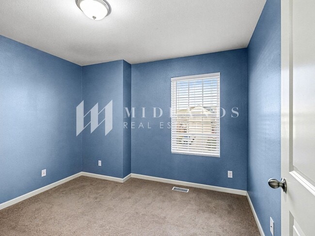 Building Photo - Papillion 2 Story