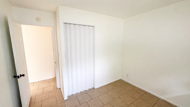 Building Photo - WEST SIDE 3 BEDROOM RANCH HOME AVAILABLE NOW!
