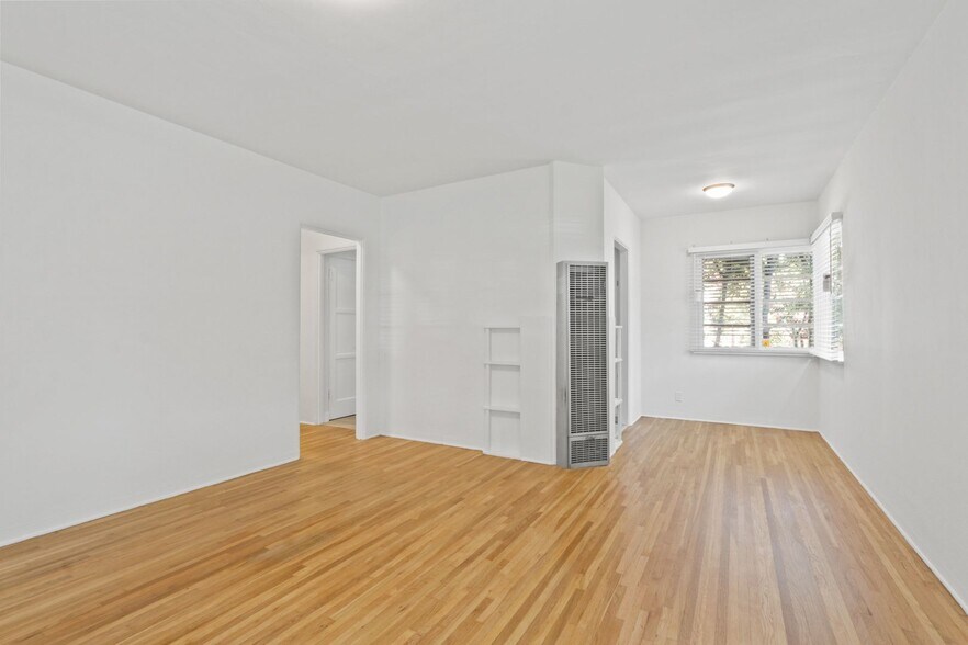 Building Photo - 2202-2206 20th St in Santa Monica!  Near Ocean Park Blvd.