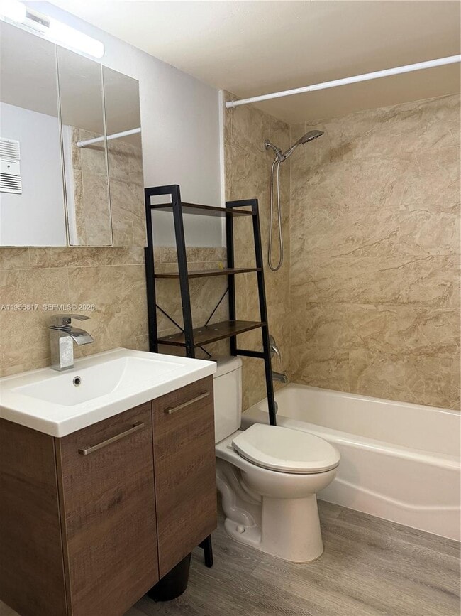 Building Photo - 3910 Inverrary Blvd