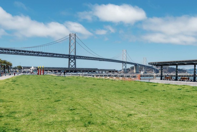 Building Photo - LUMINA Condo with Bay and Bridge Views