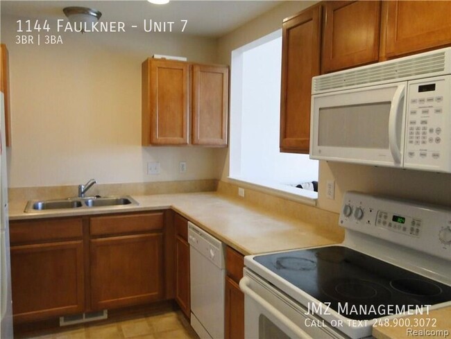 Building Photo - 1144 Faulkner-Unit 7