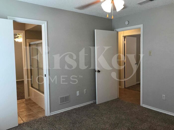 Building Photo - 4026 Cedar Creek Dr