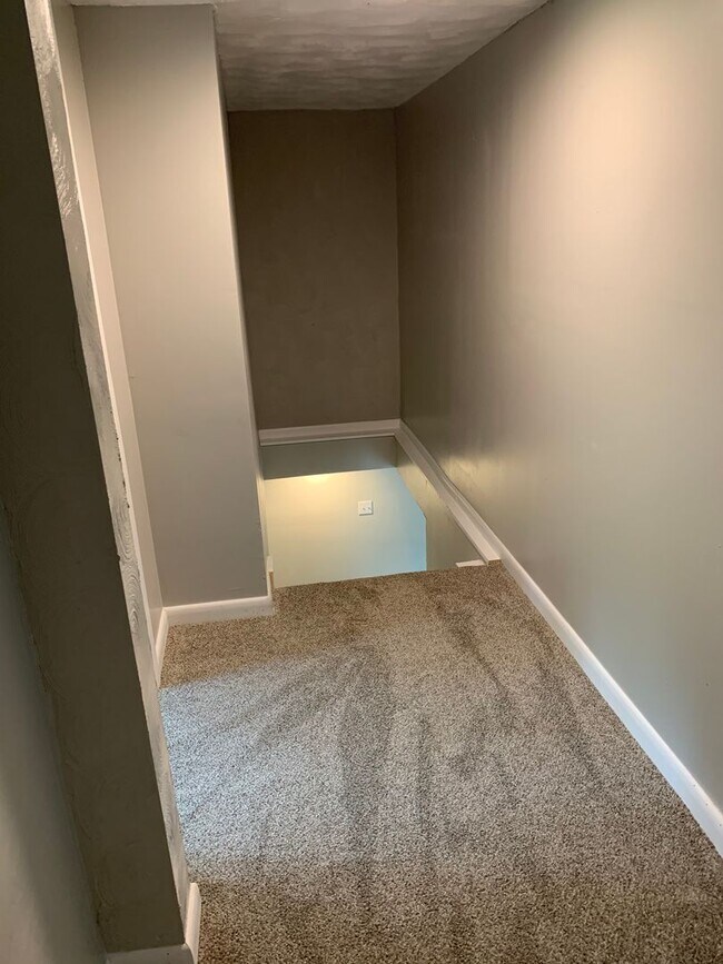Building Photo - 3 bedroom 2 bath