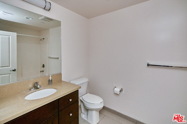 Interior Photo - 1167 S Hoover St