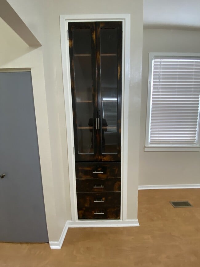 Building Photo - 437 Loras Blvd