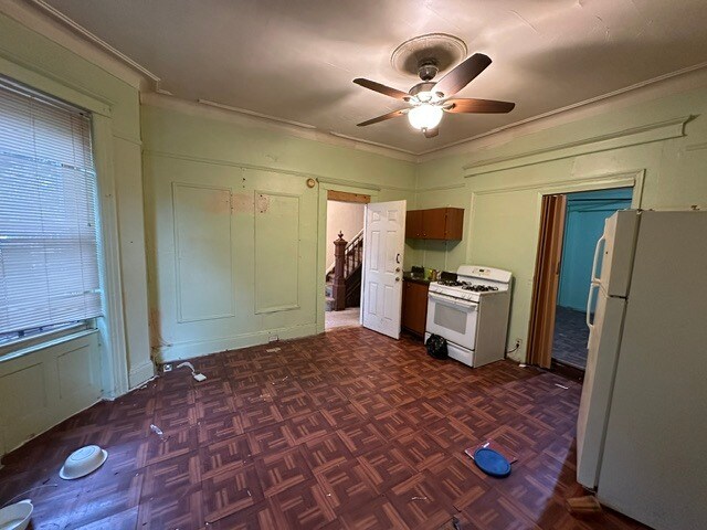Building Photo - 529 Crescent St