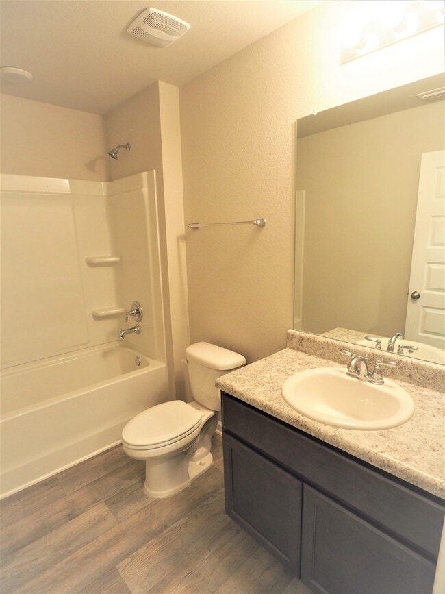 Building Photo - 4 Bedroom home with community pool!