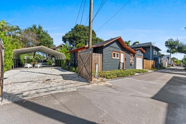 Building Photo - 2536 Burlington Ave N