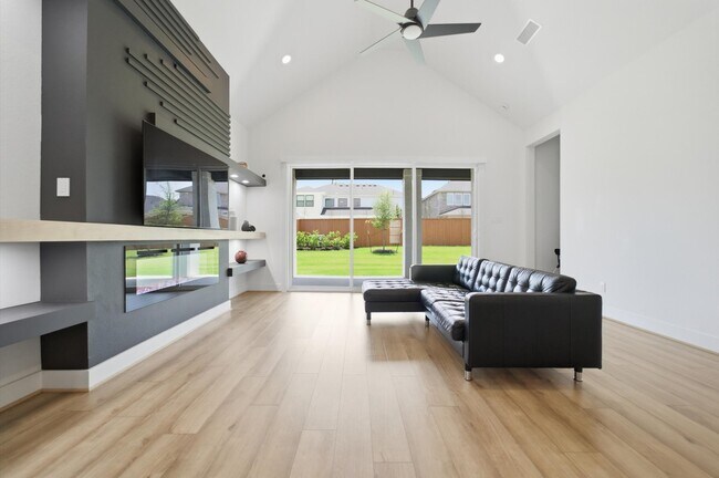 Building Photo - 8115 Fenway Hts Dr