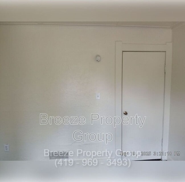 Building Photo - 2145 Dorr St