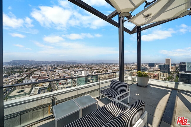 Building Photo - 3810 Wilshire Blvd