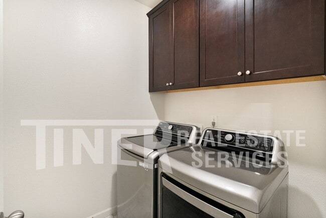 Building Photo - 8409 Stara St
