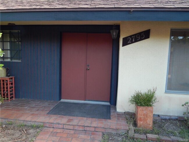 Building Photo - 2795 Temple Hills Dr