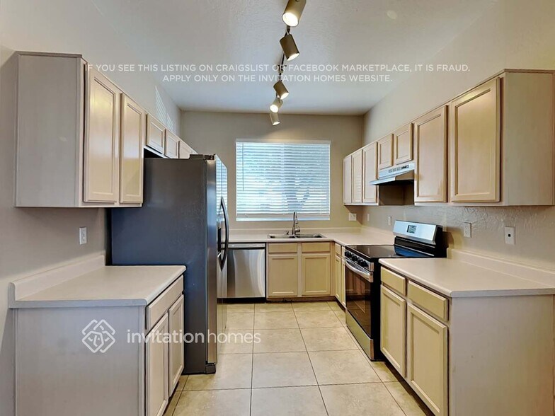 Building Photo - 15417 W Port Royale Ln