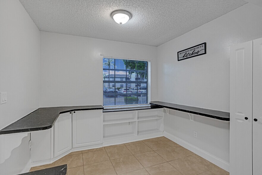 Building Photo - 447 NE 210th Circle Ter