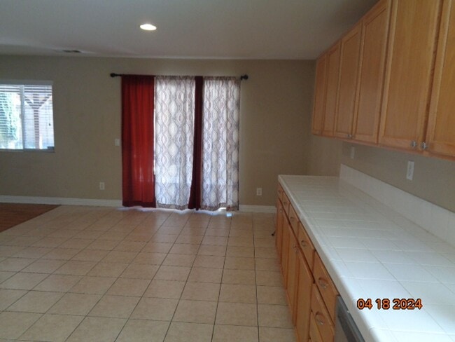 Building Photo - Large West Lancaster 2 Story Built in 2004 with 3638 sq. ft.