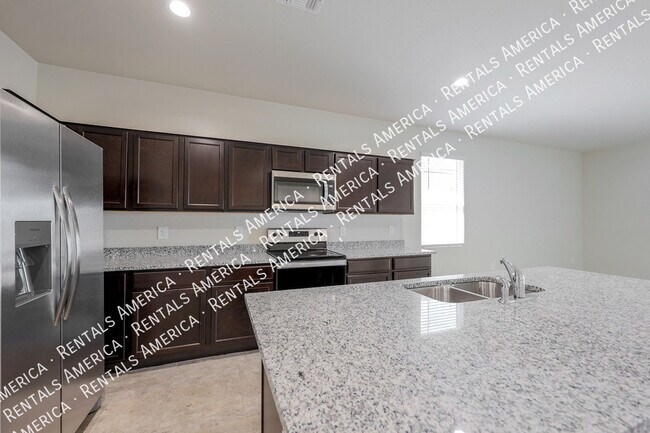 Building Photo - 18436 W Artemisa Ave