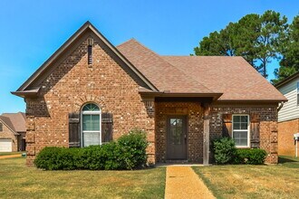Building Photo - 5823 Bedford Pl