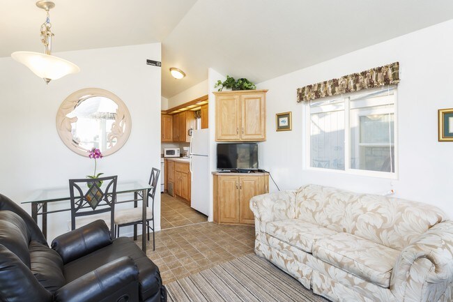 Building Photo - 35312 Santa Fe St