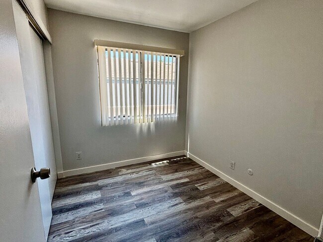 Building Photo - 1 Bed/1 Bath Condo With Bonus Room
