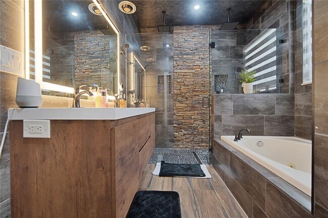 Building Photo - 1057 Island Pointe Dr