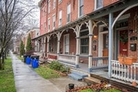 Building Photo - Beautiful 3 bed 3 bath on Muench St