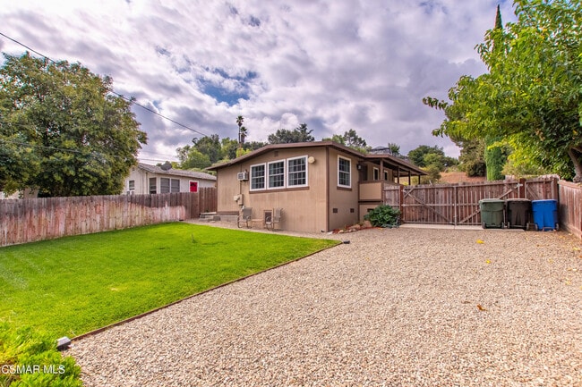 Building Photo - 2905 Foothill Dr