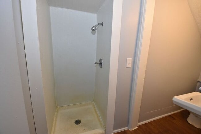 Building Photo - Studio apartment in Dowagiac