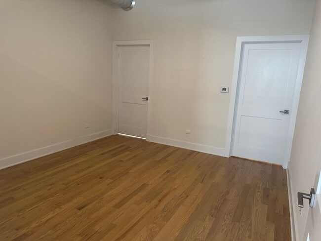 Building Photo - Beautiful 3 Bed 2 Bath Duplex unit in Heart of Lincoln Square