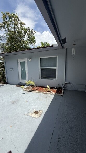 Building Photo - 1730 NE 56th Ct