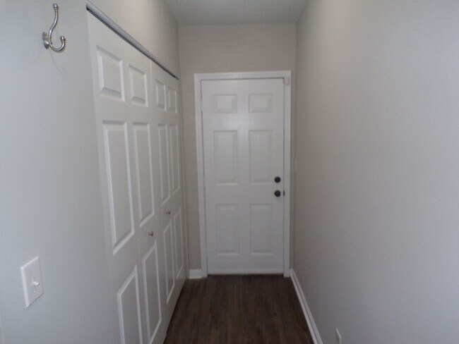 Building Photo - 1019 Furia Dr