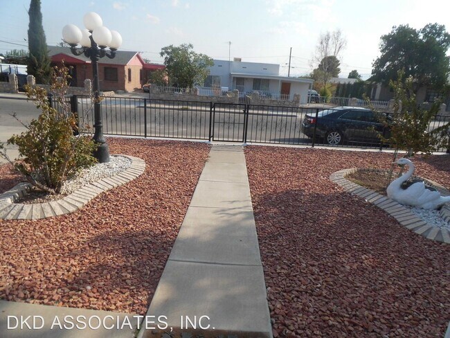 Building Photo - 2 br, 1 bath House - 7547 HERMOSILLO DR