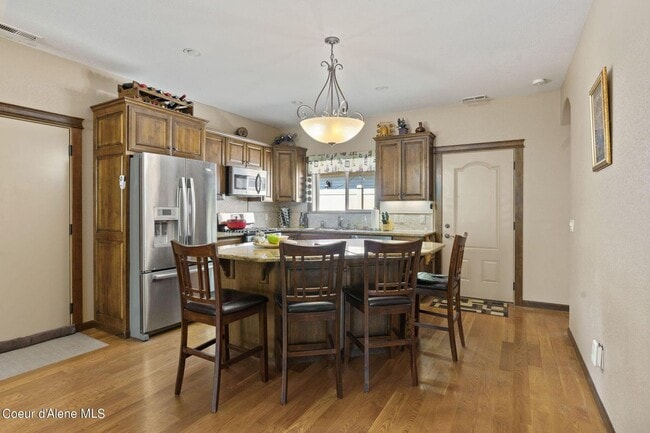Building Photo - Gated Black Bay Community condo 3 bed 2.5 bath