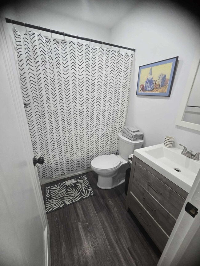 Building Photo - 11765 Glenfield Ave