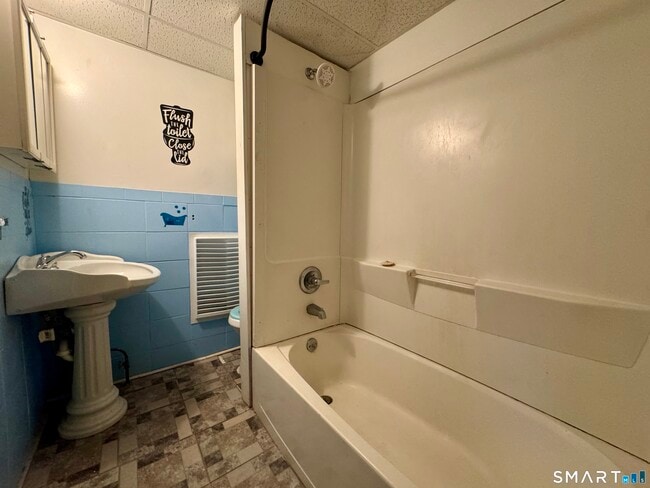 Building Photo - 45 Ives St