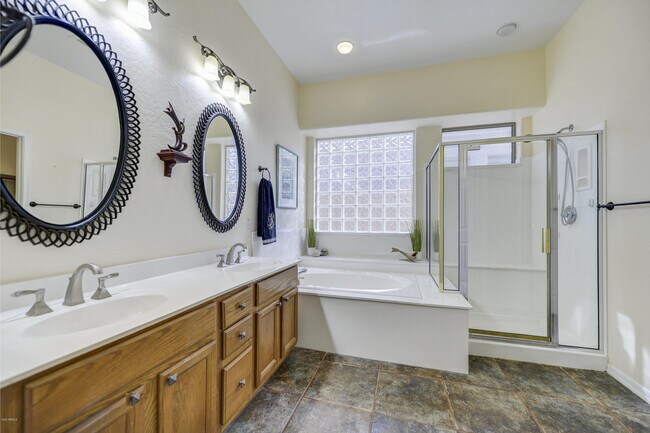 Building Photo - 7634 E San Fernando Dr