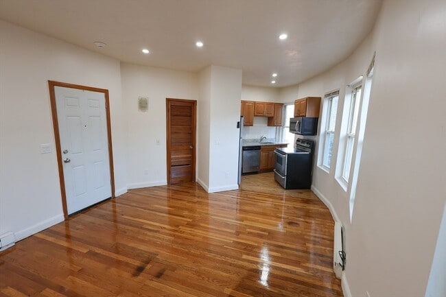 Building Photo - 1 Kenilworth St