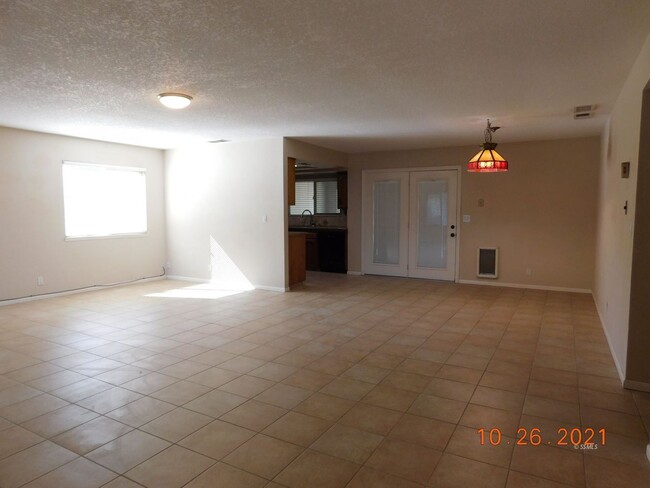 Building Photo - Charming 3-Bedroom Home with Solar, A/C & ...