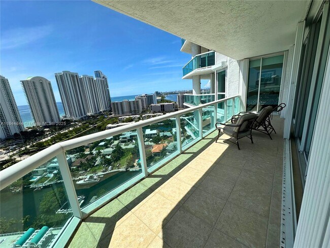 Building Photo - 16500 Collins Ave