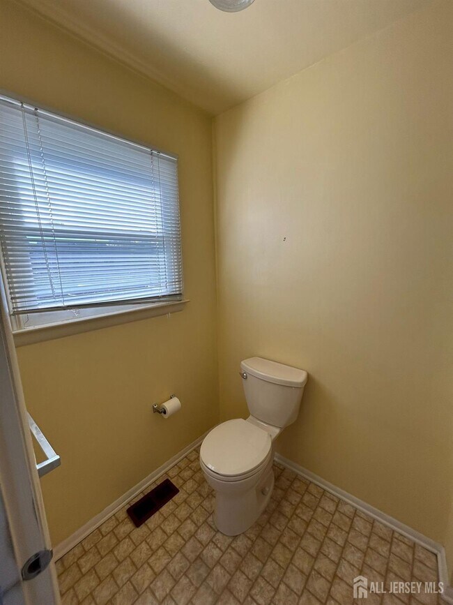 Building Photo - 34 Stonewall Dr