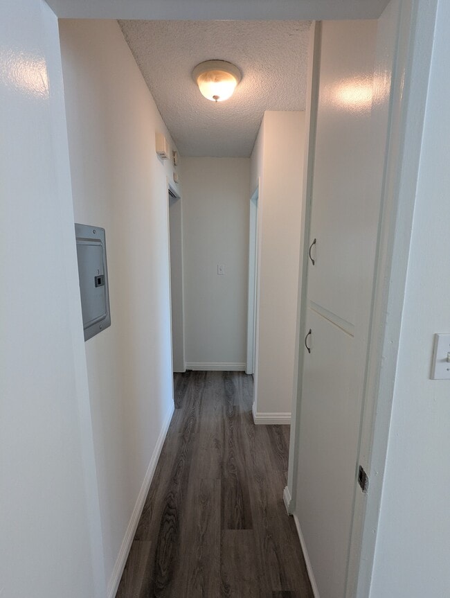 Building Photo - 1009 E Grand Ave