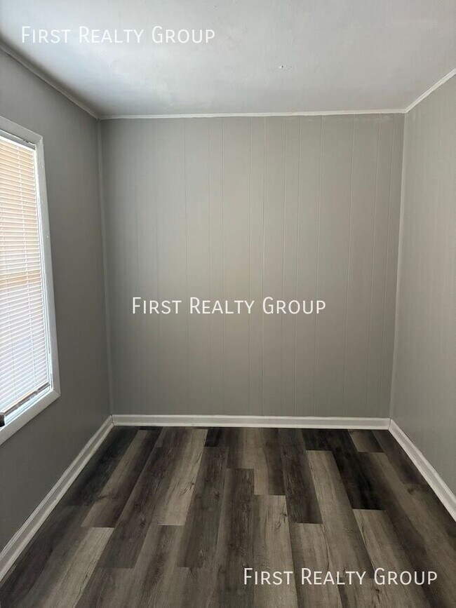 Building Photo - 1671 Gummer Ave