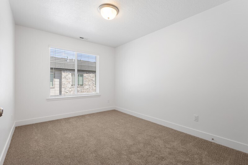 Building Photo - 313 E 750 N