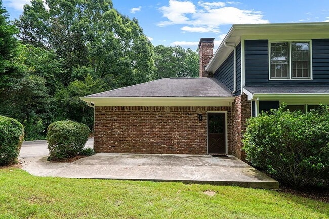 Building Photo - 2340 Castleridge Ct