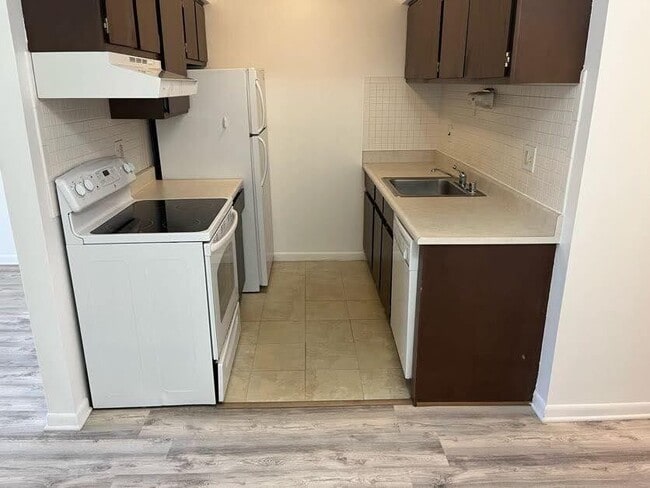 Building Photo - 31914 Harper Ave